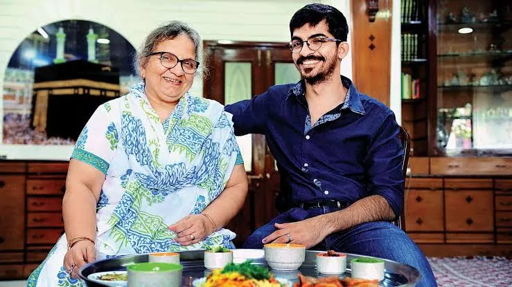 From smoked samosas to host Shah Rukh Khan as a dinner guest: How Munaf Kapadia transformed the meaning of ‘Ghar ka Khanna’ with The Bohri Kitchen.